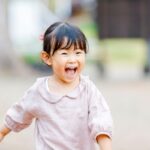 Anak Belum Bisa Bicara di Usia 2 Tahun: Normal atau Perlu Terapi?