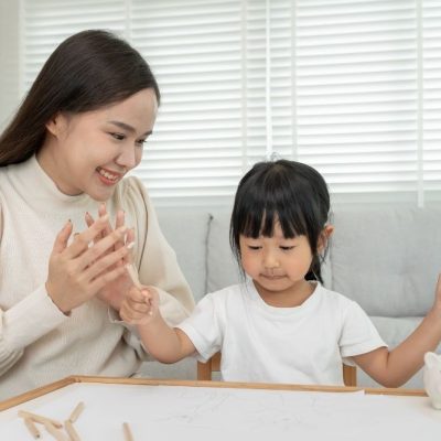 stimulasi bicara anak di rumah